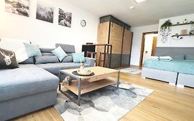 Moderne, 1-Zimmer Ferienwohnung mit Bergblick